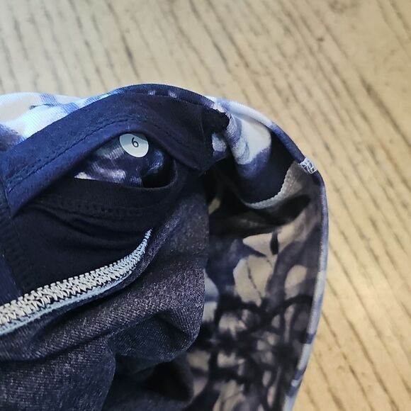 Lululemon crop legging size 6 - Picture 8 of 9